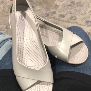 Beige CROCS sandals 👡